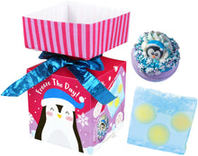 Load image into Gallery viewer, Bomb Cosmetics Freeze the Day Mini Cracker Gift Pack